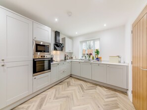 Lave-vaisselle, chaise haute