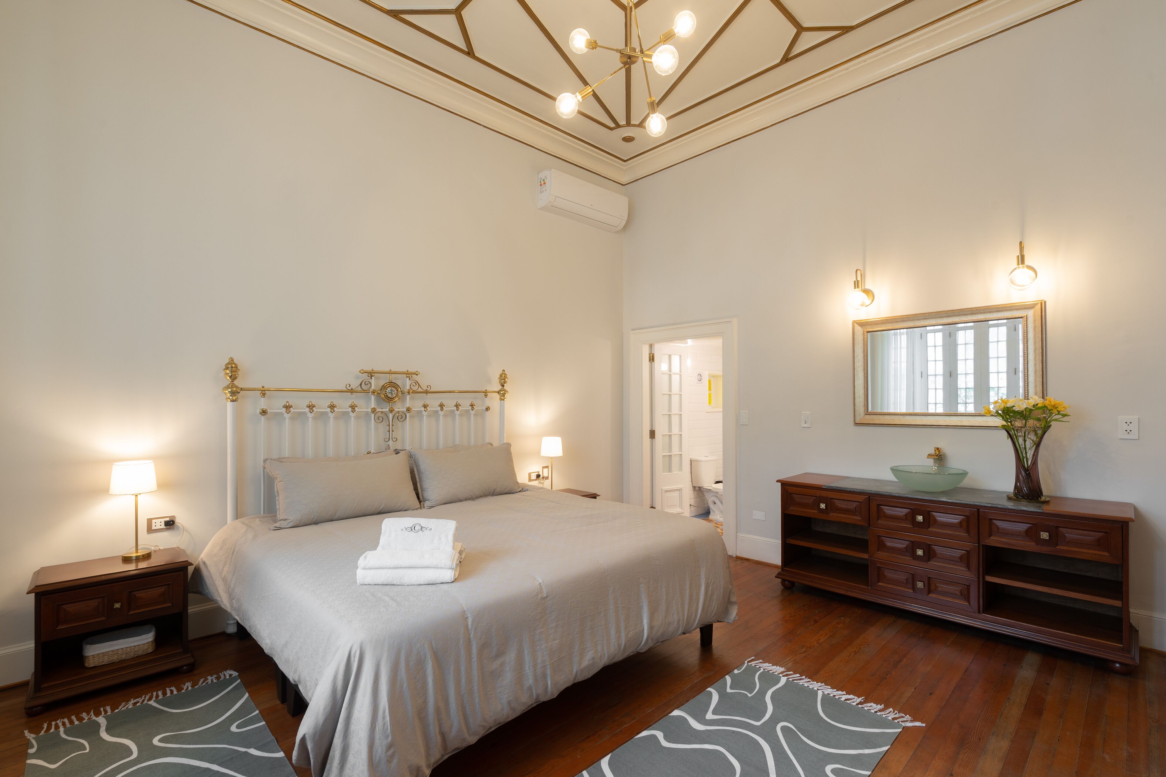 Exclusive-Zimmer | Hochwertige Bettwaren, Daunenbettdecken, individuell dekoriert