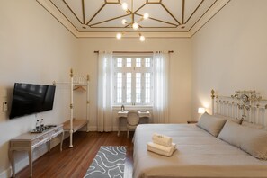 Exclusive Room | Premium bedding, down duvets, individually decorated - Casa Cáceres (Lima)