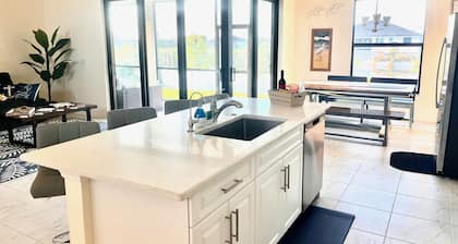 New House with Step Free Entry, Canal, Fish, Sunset Views, Near Golf & Baseball.