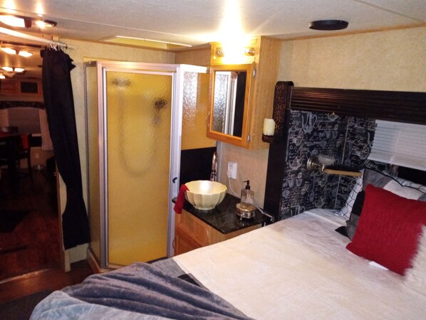 1 chambre, bureau, fer et planche à repasser, Wi-Fi gratuit