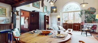 Artistic guest suite with beautiful outdoor spaces, walk to town & beaches