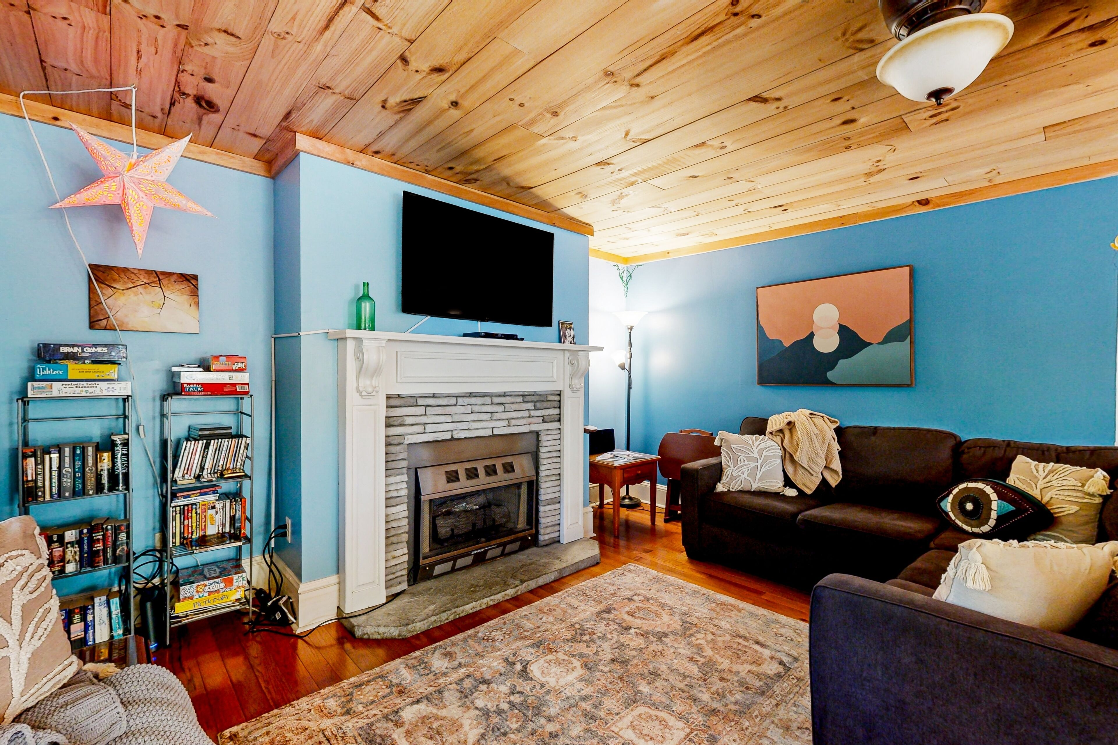 1920s artsy cottage with Chimney Rock views, yard, sauna, & firepit - dogs ok