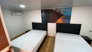 Comfort Double Room | Down duvets, desk, free WiFi, bed sheets