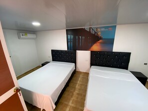 Kahden hengen comfort-huone | Untuvapeitot, työpöytä, ilmainen Wi-Fi, vuodevaatteet