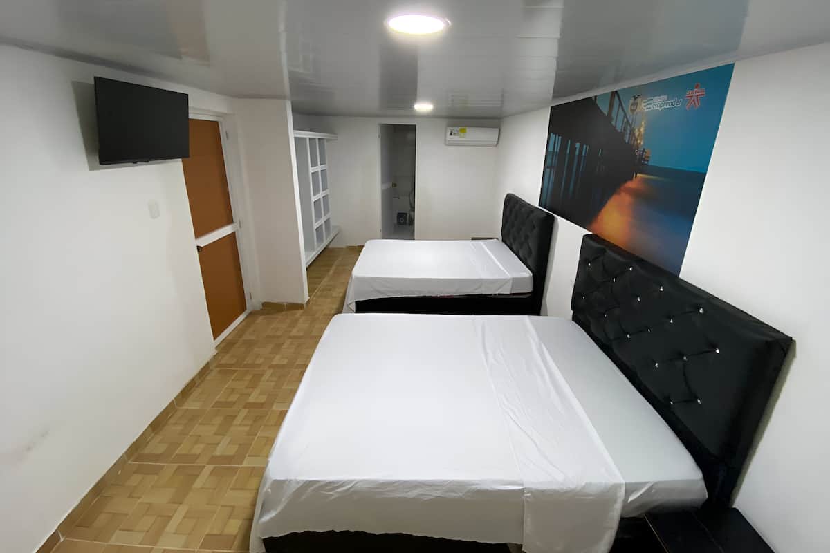 Down duvets, desk, free WiFi, bed sheets