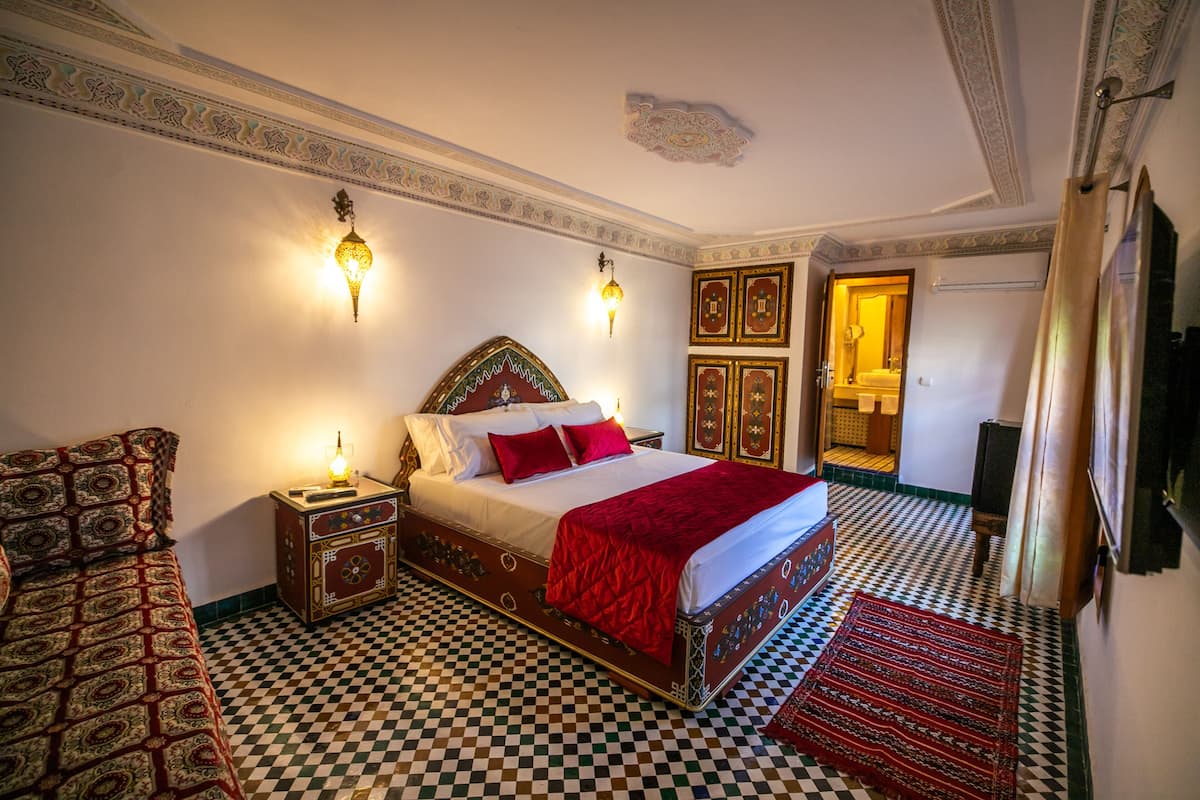 Junior Studio Suite | Minibar, in-room safe, WiFi (free), individually decorated