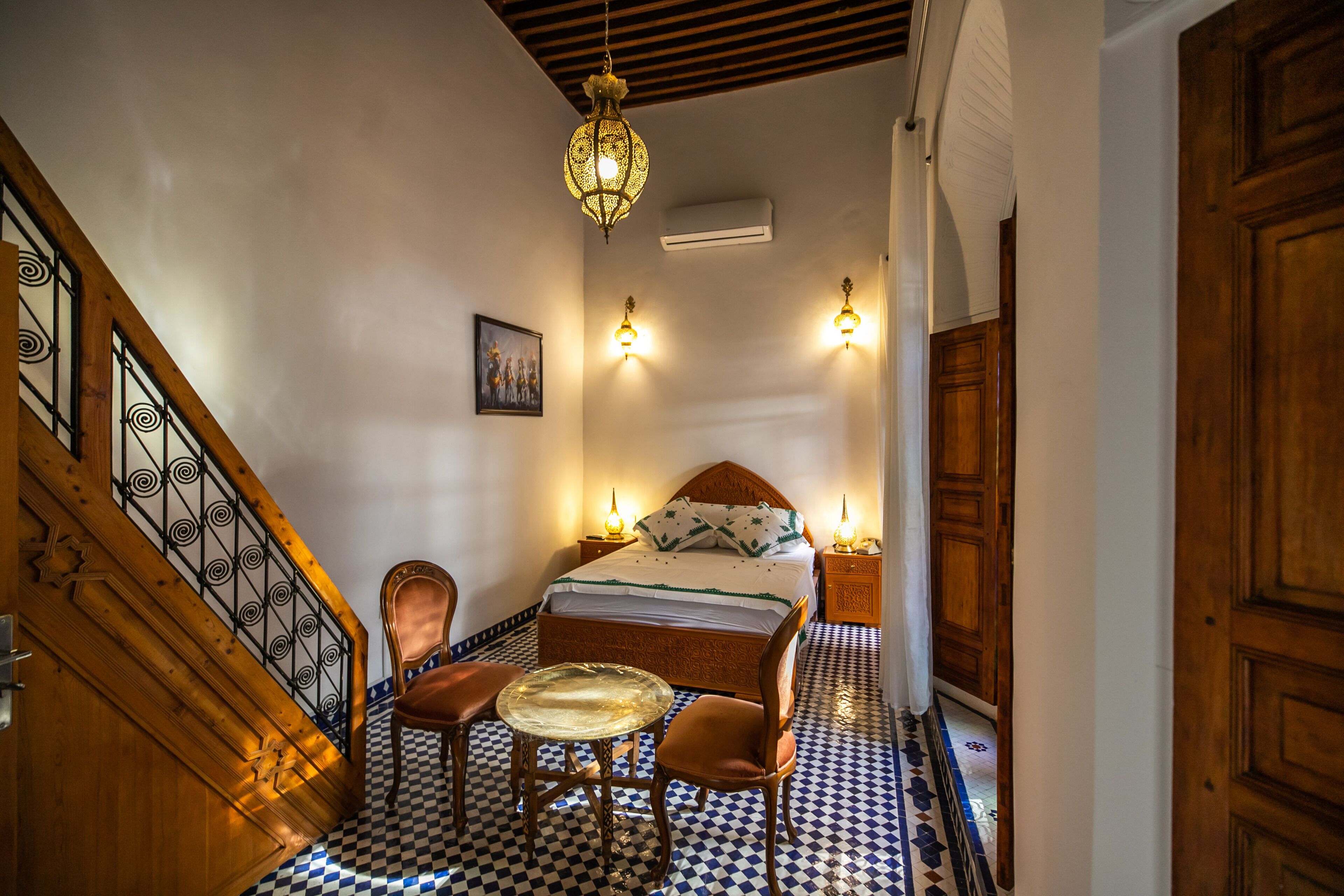 Royal Studio Suite | Minibar, in-room safe, individually decorated, individually furnished