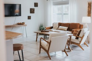 Smart TV - Charming Driftwood Beach Retreat in Navarre, FL (Navarre)