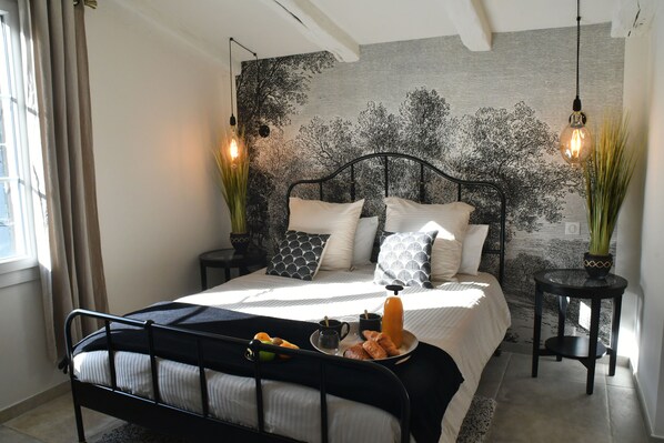 1 bedroom, WiFi, bed sheets - Chambre Dhôte en Provence (Piolenc)