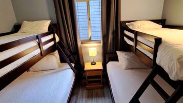 2 chambres, bureau, fer et planche à repasser, Wi-Fi gratuit