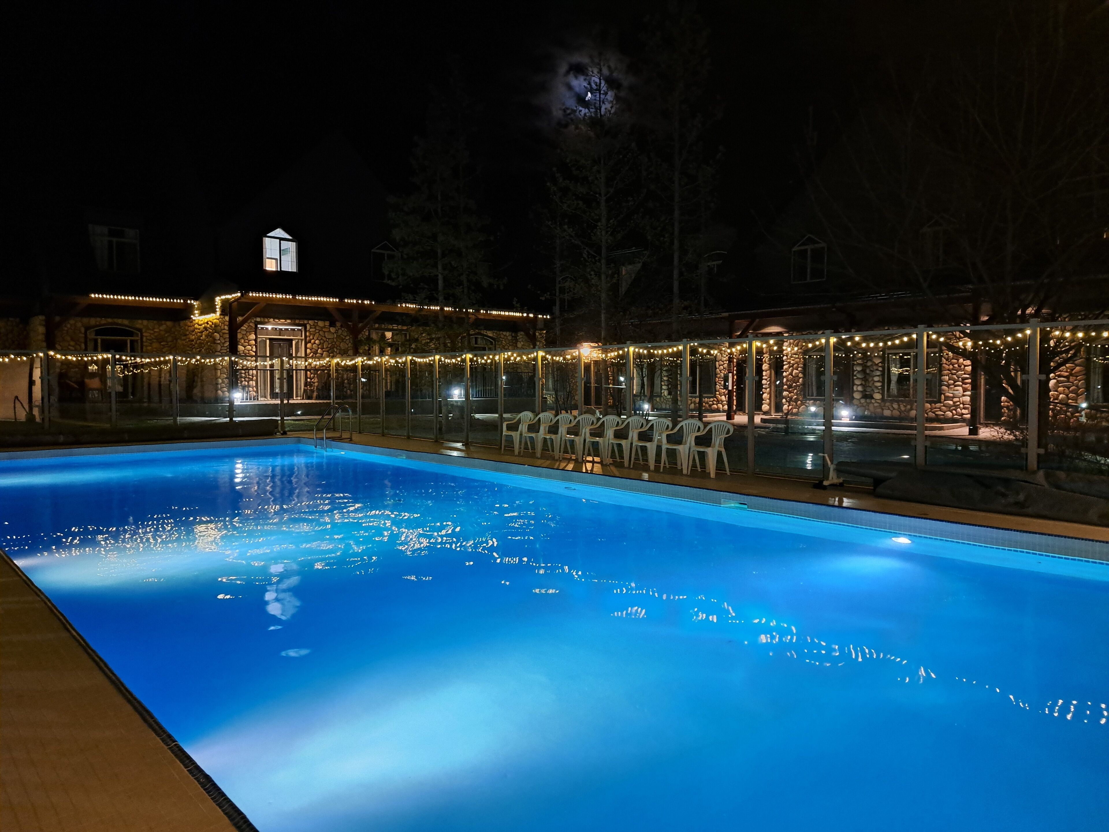 Outdoor pool, a heated pool