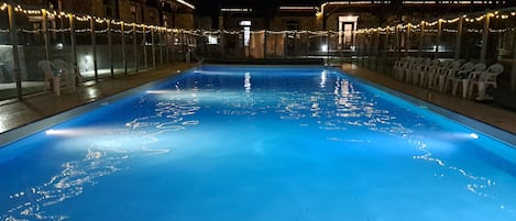 室外游泳池,恒温泳池