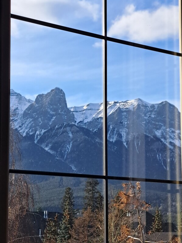 Interior - 2 BEDROOM/2 BATH-BUNKS, HEATED POOL & HOT TUB, KING BED *CHALET* (Canmore)