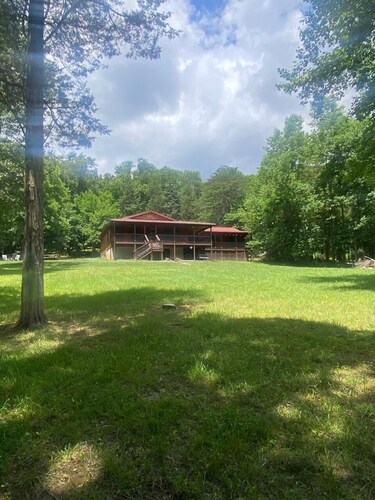 Remote Riverfront Cabin: Hot Tub * Fast Wi-Fi * Disc Golf * Pool Table * Games!