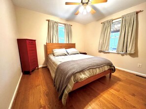 3 bedrooms, desk, iron/ironing board, travel cot