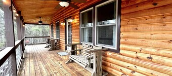 Remote Riverfront Cabin: Hot Tub * Fast Wi-Fi * Disc Golf * Pool Table * Games!