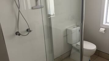 Doccia, asciugacapelli, asciugamani, sapone