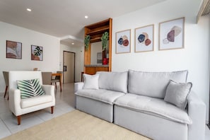 Apartment | Wohnbereich | Fernseher