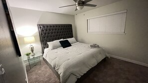 3 bedrooms, iron/ironing board, free WiFi, bed sheets - Century Home  (Las Vegas)