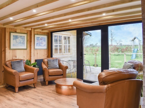 6 bedroom accommodation in Dover