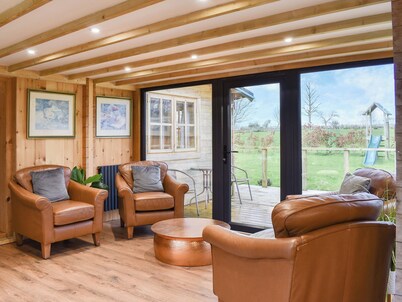 6 bedroom accommodation in Dover