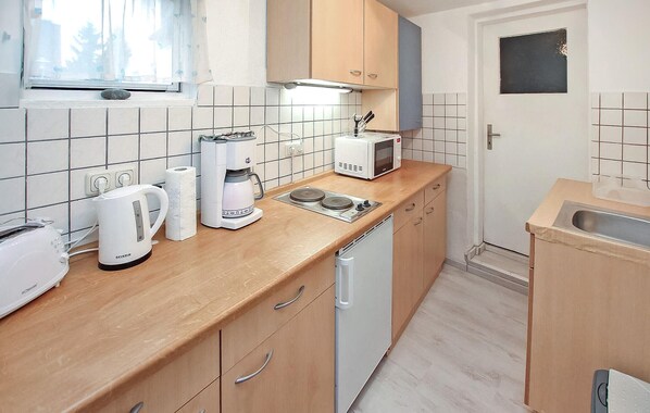 Fridge, stovetop, dishwasher, coffee/tea maker