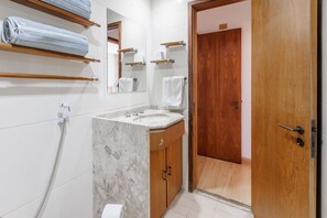 Departamento | Baño | Regadera, amenidades de baño gratuitas, toallas, jabón 