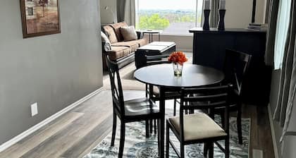 Beautiful View, Quiet & Convenient Location near U of Utah, Shops, Skiing, More!