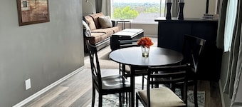 Beautiful View, Quiet & Convenient Location near U of Utah, Shops, Skiing, More!