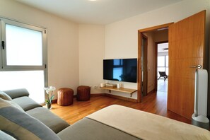 2 bedrooms, desk, iron/ironing board, travel cot - Dúplex muy Luminoso y Acogedor Cerca de La Playa de Las Canteras (Las Palmas de Gran Canaria)