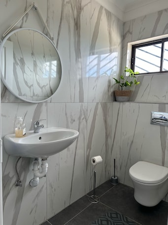 Shower, hair dryer, towels, soap. Modern F2_Farmhouse Nearby Etosha-National-Park.