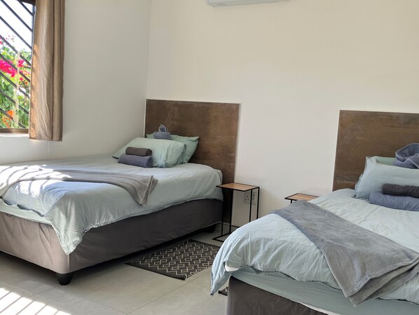 2 habitaciones, tabla de planchar con plancha, cuna de viaje y wifi