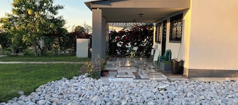 Modern F2_Farmhouse Nearby Etosha-National-Park.