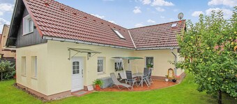 Awesome home in Röddelin with WiFi