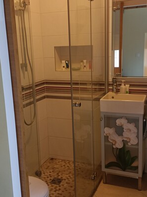 Gratis toalettartiklar, hårtork, handdukar och tvål