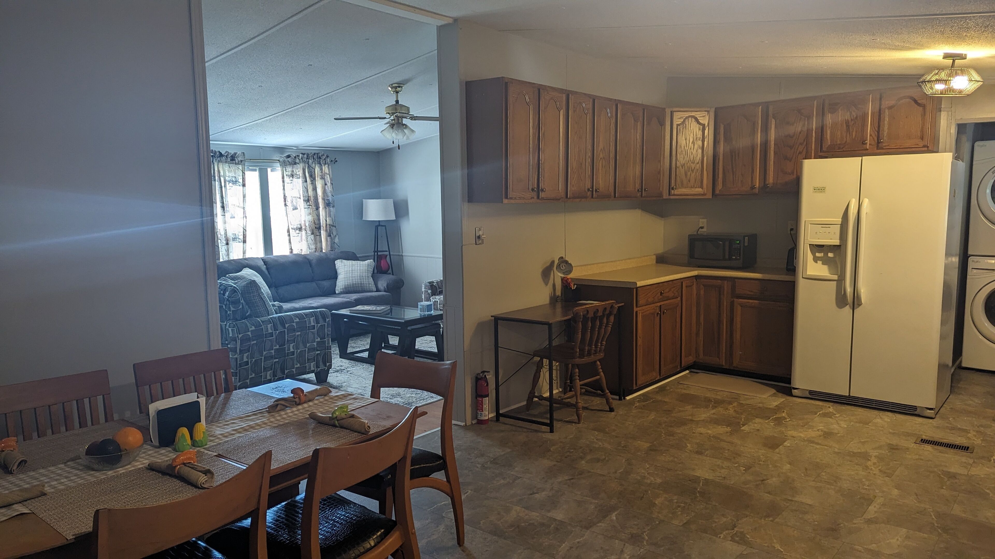 Smart-tv, pejs, bøger, stereoanlæg