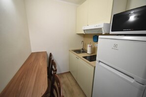 Cookware/dishes/utensils