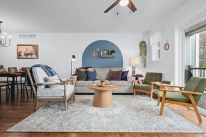 Téléviseur connecté, foyer, livres