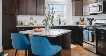 *NEW* Ivy House: 3BR Townhome Downtown Beaches Wineries