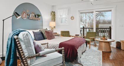 *NEW* Ivy House: 3BR Townhome Downtown Beaches Wineries