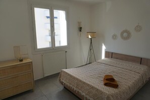 2 sovrum, strykjärn/strykbräda, gratis wi-fi och sängkläder