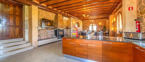 المنشأة من الداخل