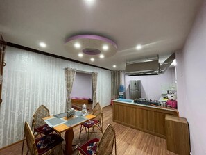 Deluxe Apartment | Private kitchen | Paper towels