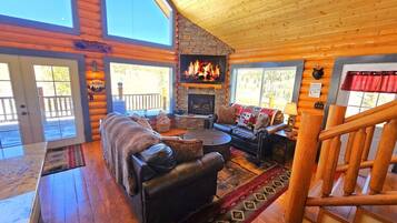 Televisión y chimenea