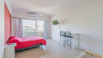 1 habitación, wifi y ropa de cama