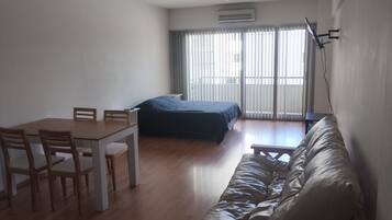 1 habitación, wifi y ropa de cama