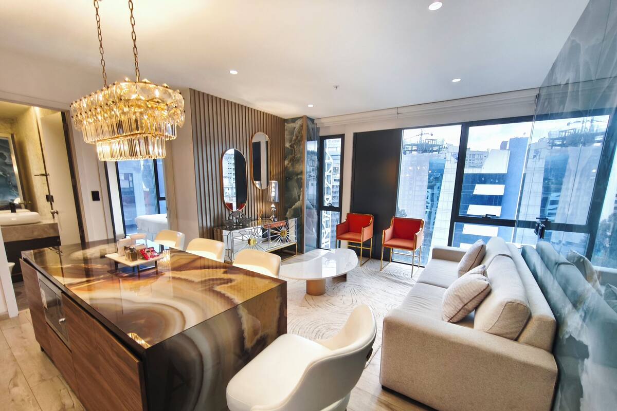 Deluxe Suite | Living area