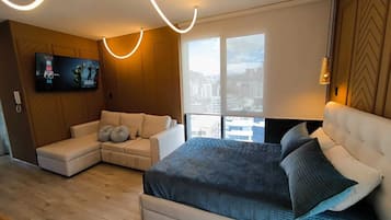 Premier Studio | Desk, laptop workspace, soundproofing, free WiFi