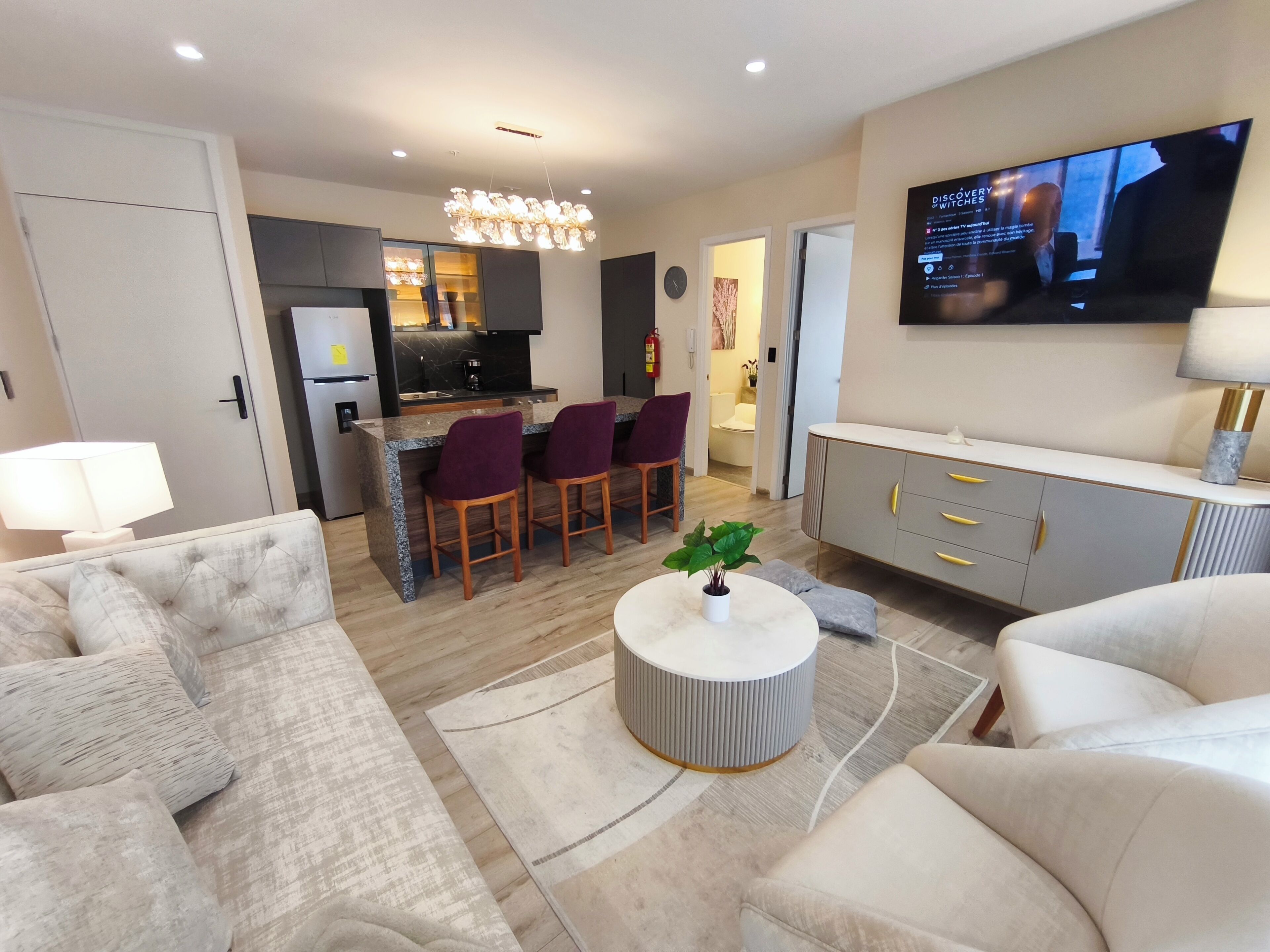 Luxury Suite | Living area | Smart TV